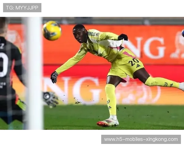 尤文中场的短传交换为前锋创造出了好时机 尤文中场的短传交换为前锋创造出了好时机