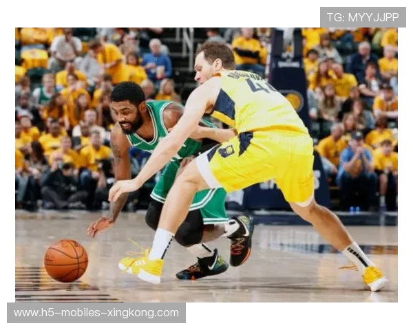 爵士稳步推进攻守细致,持续咬住分差 爵士稳步推进攻守细致,持续咬住分差