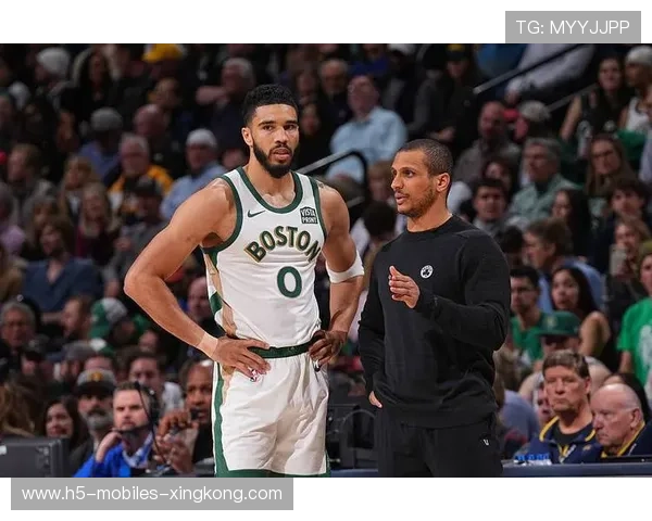 凯尔特人边路突破不断拉开防线，战术创新引领篮球新风潮