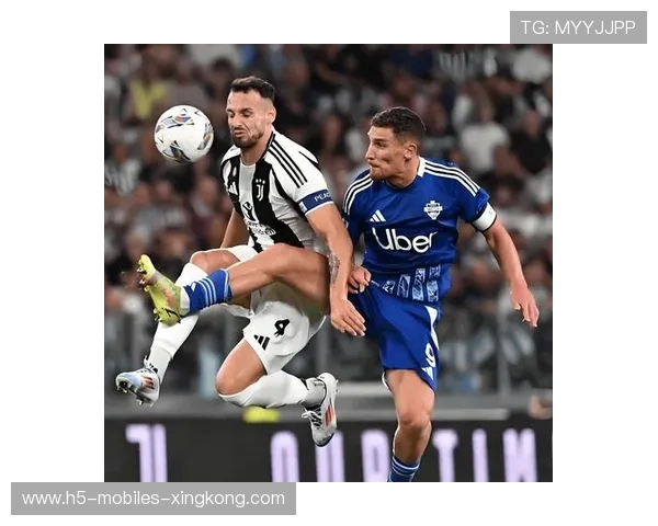 尤文图斯定位球制造禁区混乱