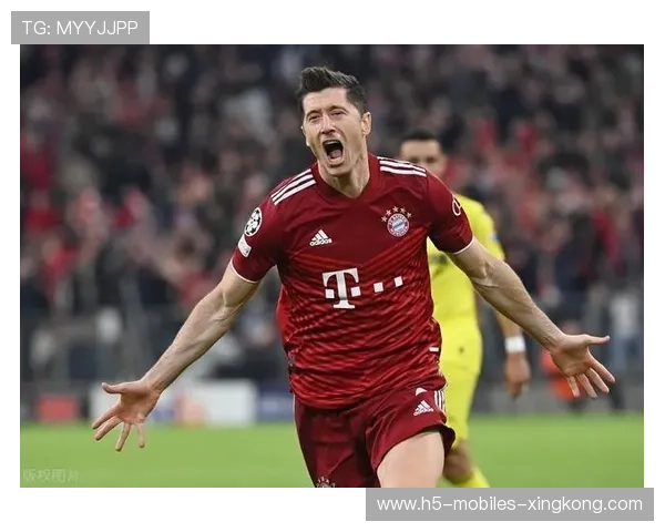 拜仁莱万反越位抢点头球破门完成逆转，传奇之夜再度上演！