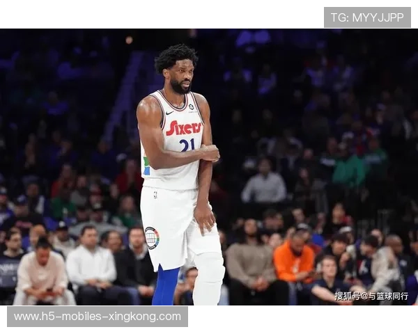 恩比德强攻内线完成暴扣，气势爆棚